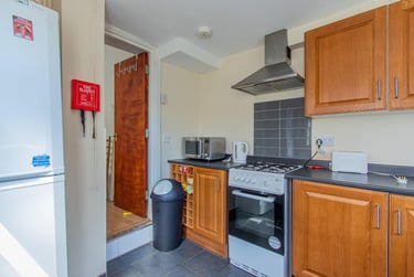 3 bed house, Hirwain Street, Cathays, Cardiff, CF244JG - Image 3